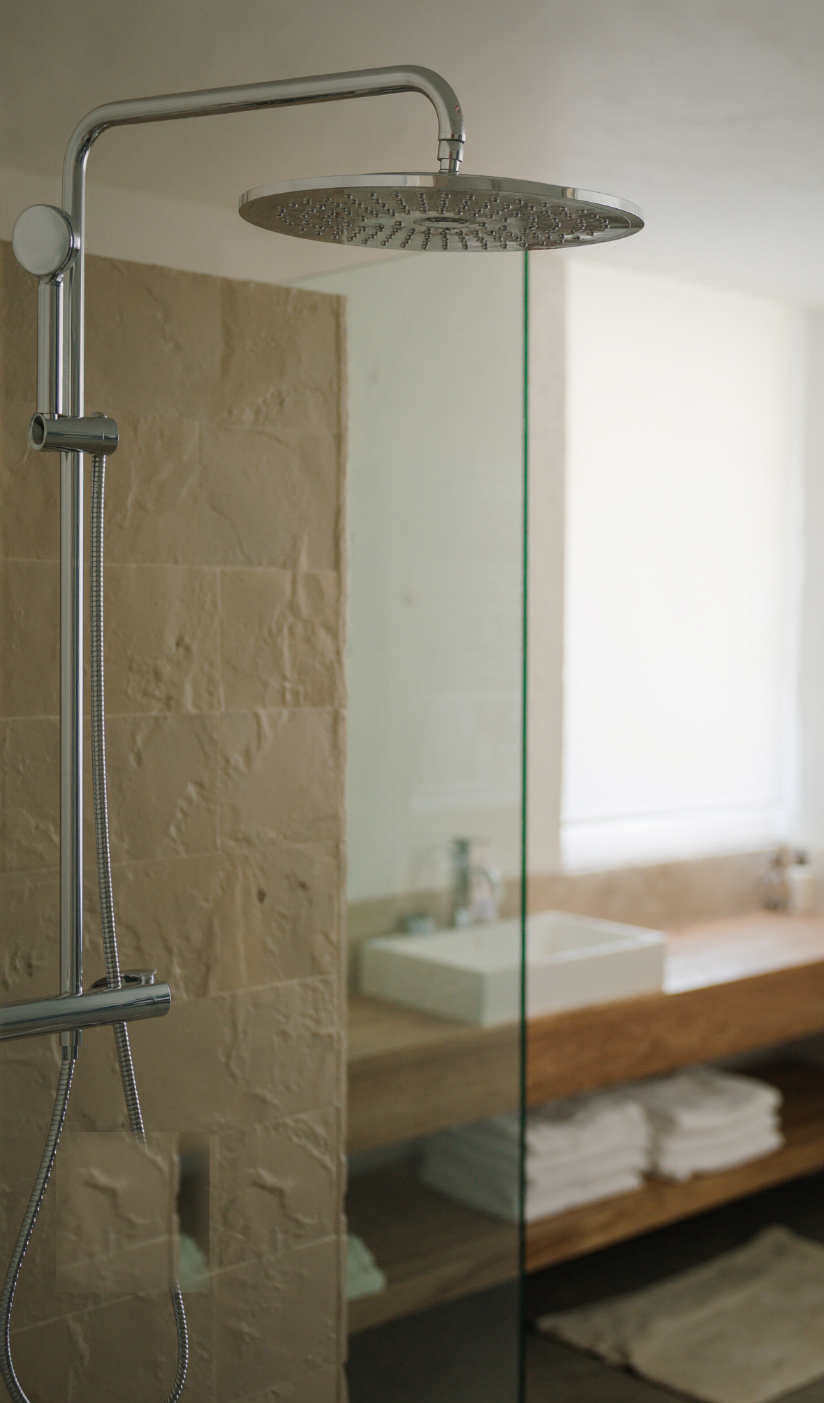 Modernes saniertes Badezimmer